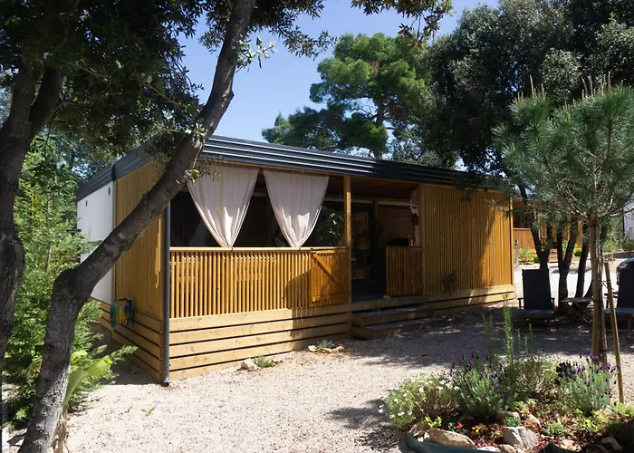 Kemping Mobile Saky, Biograd na Moru