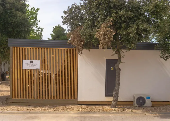 Mobile Saky, * Биоград-на-Мору